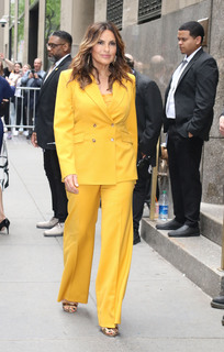 Mariska Hargitay feet photo thumbnail
