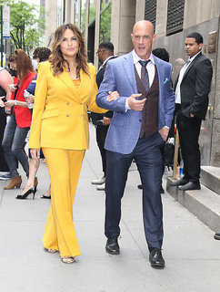 Mariska Hargitay feet photo thumbnail