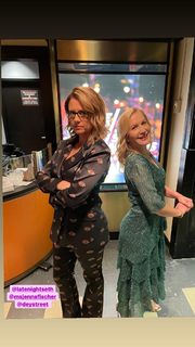 Angela Kinsey feet photo thumbnail