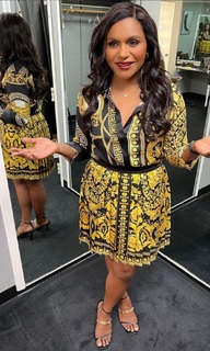 Mindy Kaling feet photo thumbnail