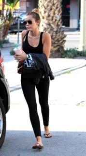 Miley Cyrus feet photo thumbnail