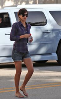Jessica Alba feet photo thumbnail