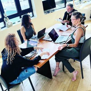 Katie Cassidy feet photo thumbnail