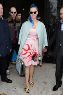 Katy Perry feet photo thumbnail