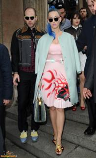 Katy Perry feet photo thumbnail