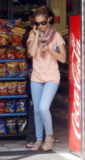 Jessica Alba feet photo thumbnail