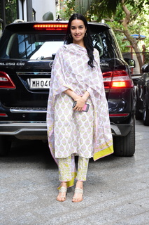 Shraddha Kapoor feet photo thumbnail