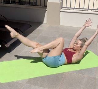 Gabrielle Taylor feet photo thumbnail
