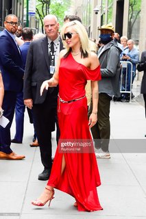 Miley Cyrus feet photo thumbnail