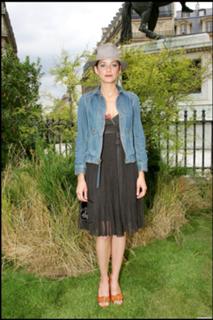 Marion Cotillard feet photo thumbnail