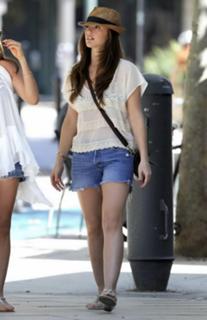 Minka Kelly feet photo thumbnail