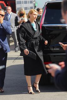 Claire Danes feet photo thumbnail