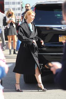 Claire Danes feet photo thumbnail