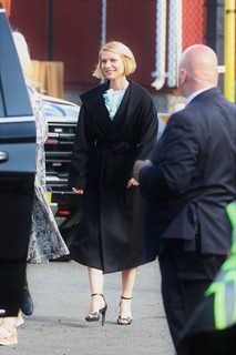 Claire Danes feet photo thumbnail