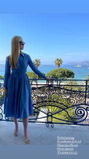 Elle Fanning feet photo thumbnail