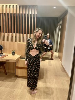 Brie Larson feet photo thumbnail
