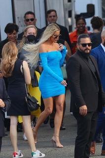 Khloé Kardashian feet photo thumbnail