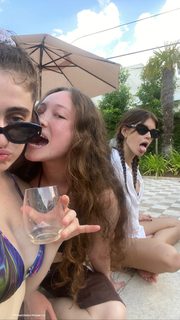 Kaia Gerber feet photo thumbnail