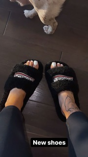 Victoria Waldrip feet photo thumbnail