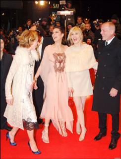 Marion Cotillard feet photo thumbnail