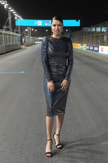 Adriana Lima feet photo thumbnail