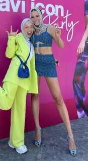 Serenay Sarikaya feet photo thumbnail