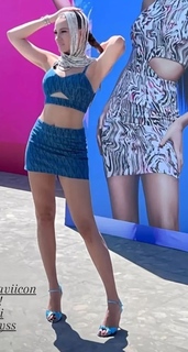 Serenay Sarikaya feet photo thumbnail