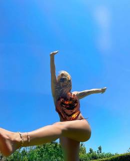Rita Ora feet photo thumbnail
