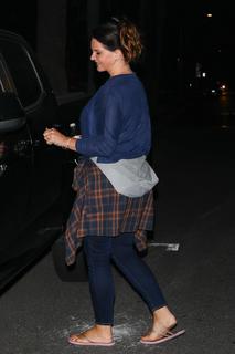 Lana Del Rey feet photo thumbnail