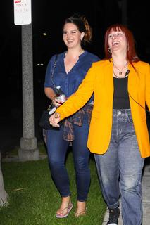 Lana Del Rey feet photo thumbnail