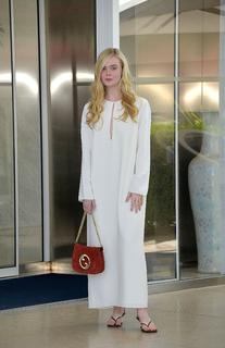 Elle Fanning feet photo thumbnail