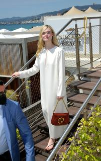 Elle Fanning feet photo thumbnail