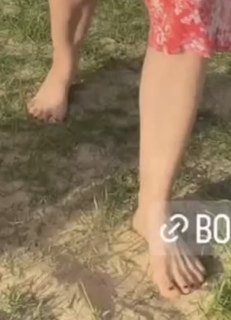 Paulina Sykut feet photo thumbnail