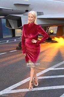 Denise Van Outen feet photo thumbnail