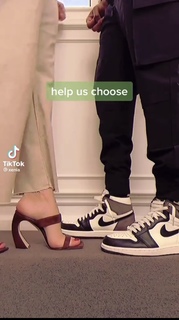 Xenia Tchoumitcheva feet photo thumbnail