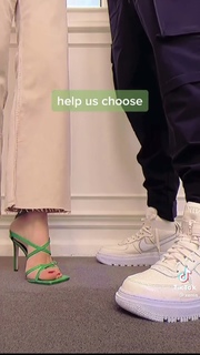 Xenia Tchoumitcheva feet photo thumbnail
