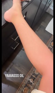 Ashley Tisdale feet photo thumbnail