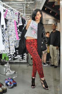 Rihanna feet photo thumbnail