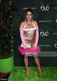 Natalie Noel Mariduena feet photo thumbnail