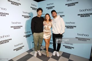 Natalie Noel Mariduena feet photo thumbnail