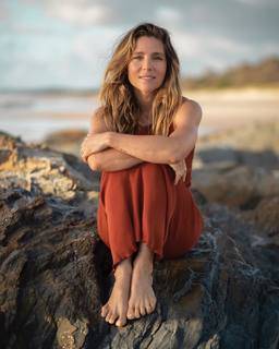 Elsa Pataky feet photo thumbnail