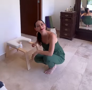 Claudia Lizaldi feet photo thumbnail