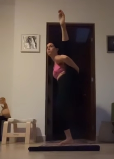Claudia Lizaldi feet photo thumbnail