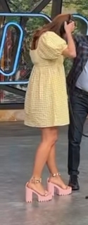 Tania Rincón feet photo thumbnail