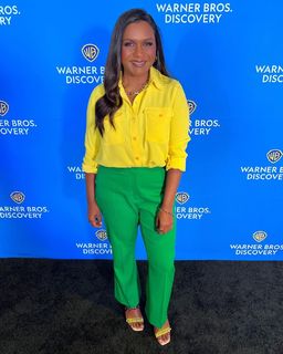 Mindy Kaling feet photo thumbnail