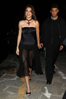 Kendall Jenner feet photo thumbnail