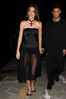 Kendall Jenner feet photo thumbnail