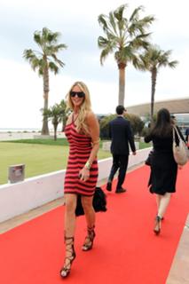 Elle Macpherson feet photo thumbnail