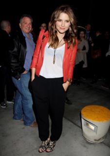 Sophia Bush feet photo thumbnail