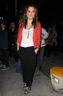 Sophia Bush feet photo thumbnail